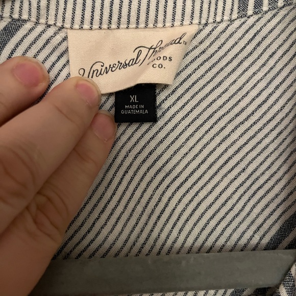 Universal Threads Button Down Tank Top- XL - Picture 2 of 2